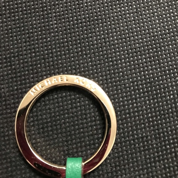 Small Micheal Kors coin purse. - Picture 4 of 6